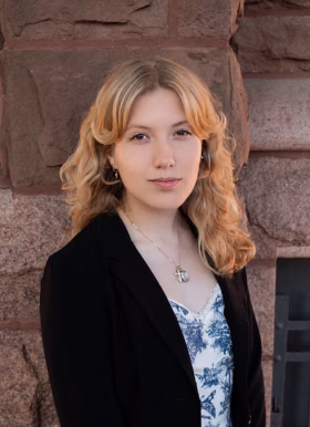 Portrait of Victoria Mozolewski